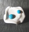 BAGUE CUIR FROISSE BLANC ET TURQUOISES BLEUES
