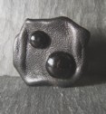 BAGUE EN CUIR FROISSE NOIR ET ONYX