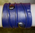 BRACELET LARGE EN CUIR FROISSE BLEU FONCE ET HEMATITE