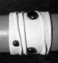 BRACELET LARGE EN CUIR FROISSE BLANC ET HEMATITE