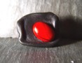 BAGUE EN CUIR FROISSE NOIR ET JASPE ROUGE