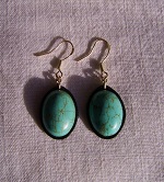 Boucles d’oreilles une pierre ovale en turquoise bleue claire et argent 925
