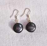 Boucles d’oreilles une pierre ronde en h&eacute;matite et argent 925