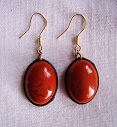 Boucles d’oreilles une pierre ovale en jaspe rouge et argent 925