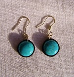 Boucles d’oreilles une pierre ronde en v&eacute;ritables turquoises bleues et argent 925
