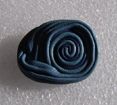 Broche cuir souple bleu interm&eacute;diaire