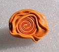 Broche cuir souple orange