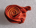 Broche cuir souple rouille