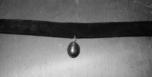 COLLIER RAS DE COU VELOURS DE CUIR NOIR ET HEMATITE