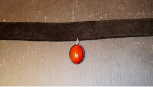 COLLIER RAS DE COU VELOURS DE CUIR NOIR ET JASPE ROUGE