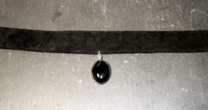 COLLIER RAS DE COU VELOURS DE CUIR NOIR ET ONYX