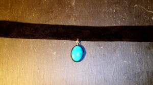 COLLIER RAS DE COU VELOURS DE CUIR NOIR ET TURQUOISE BLEUE
