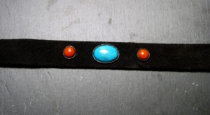 COLLIER RAS DE COU VELOURS DE CUIR NOIR, JASPE ROUGE ET TURQUOISE BLEUE