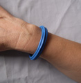 MINI BRACELET EN CUIR SOUPLE FROISSE BLEU GREC