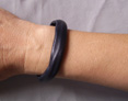 MINI BRACELET EN CUIR SOUPLE FROISSE BLEU MARINE