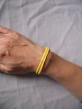 MINI BRACELET EN CUIR SOUPLE FROISSE JAUNE