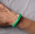 MINI BRACELET EN CUIR SOUPLE FROISSE VERT MENTHE