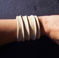 BRACELET LARGE EN CUIR FROISSE NATUREL