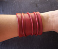 BRACELET LARGE EN CUIR FROISSE ROUGE BRIQUE