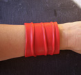 BRACELET LARGE EN CUIR FROISSE ROUGE VERMILLON