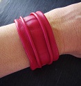 PETIT BRACELET CUIR FROISSE FUSCHIA