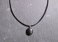 Pendentif h&eacute;matite