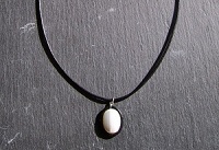 Pendentif nacre blanche