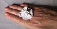BAGUE FLEUR CUIR FROISSE BLANC