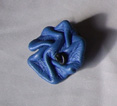 BAGUE FLEUR CUIR FROISSE BLEU GREC