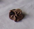 BAGUE FLEUR CUIR FROISSE ETOUPE