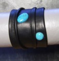 BRACELET LARGE EN CUIR FROISSE NOIR ET TURQUOISES